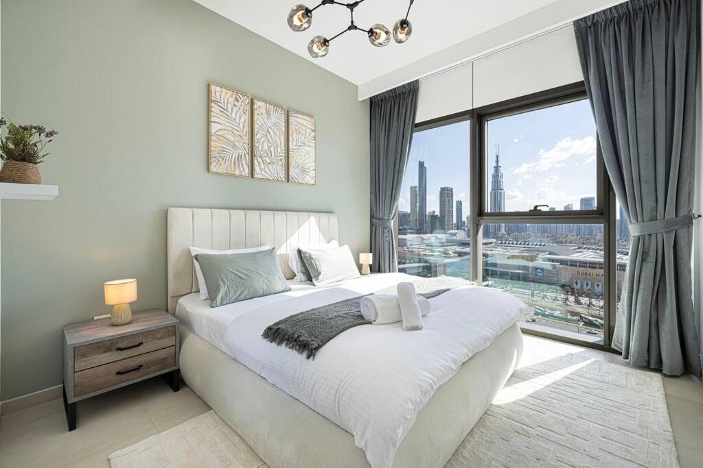 Downtown - Burj Khalifa Facing - 2 Bed Luxe * دبي