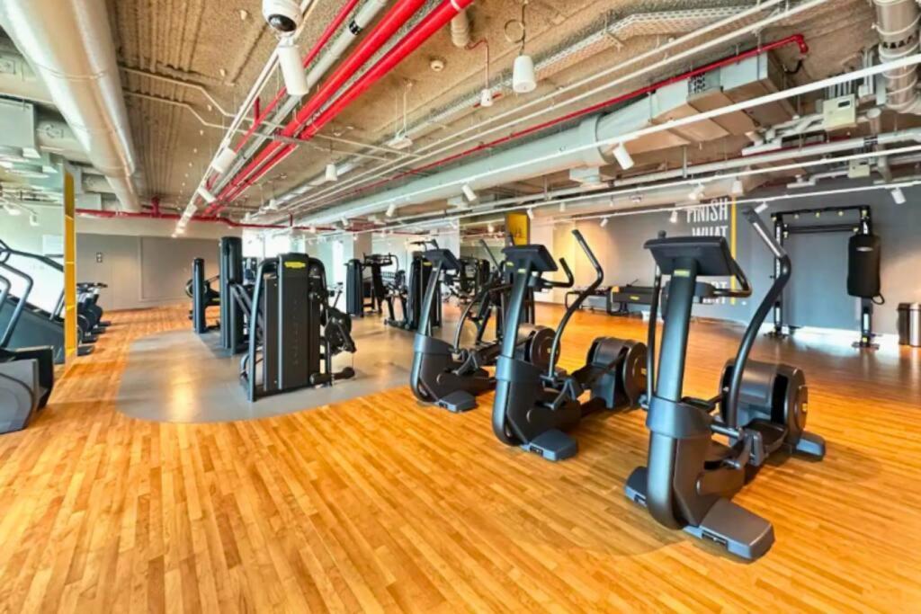 Downtown - Burj Khalifa Facing - 2 Bed Luxe شقة *