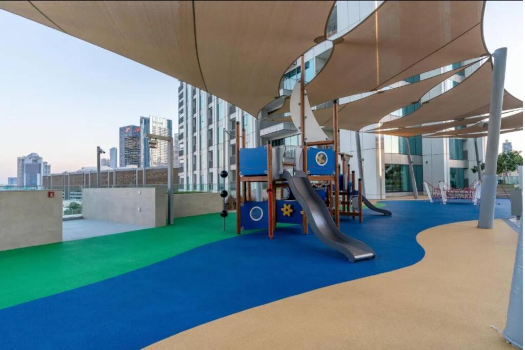 Downtown - Burj Khalifa Facing - 2 Bed Luxe شقة *