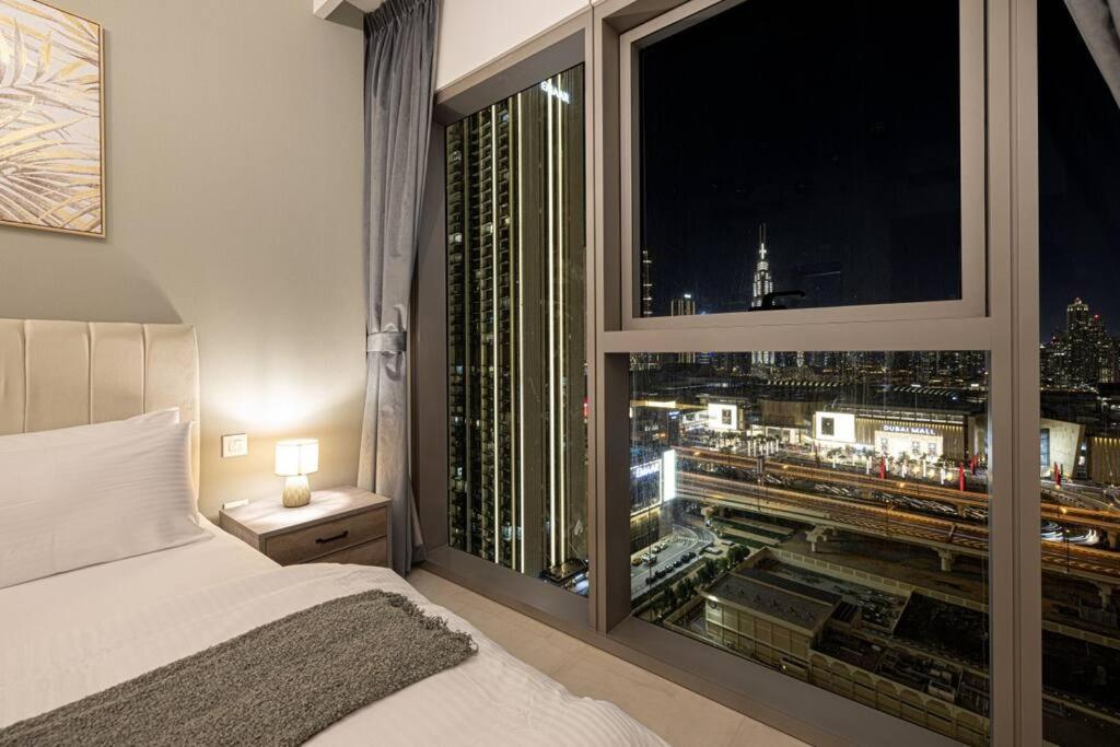 Downtown - Burj Khalifa Facing - 2 Bed Luxe * دبي