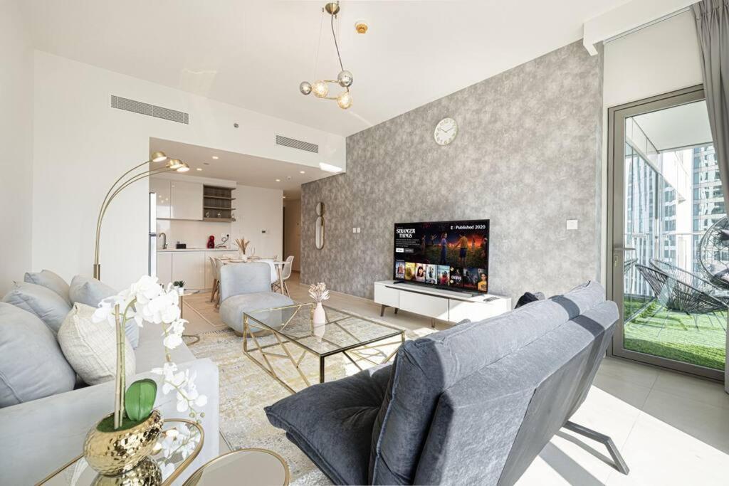 شقة Downtown - Burj Khalifa Facing - 2 Bed Luxe *