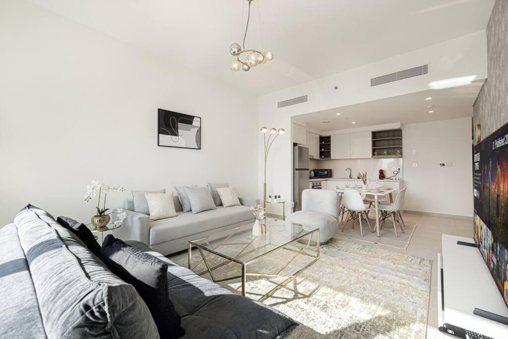 Downtown - Burj Khalifa Facing - 2 Bed Luxe شقة